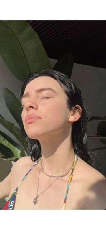 hot pics billie eilish|Billie Eilish Wore a Pink String Bikini in Summer Photo。